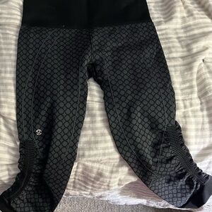 Lululemon “awakening” cropped leggings